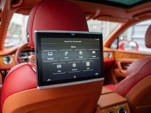 Used 2017 Bentley Bentayga image 48