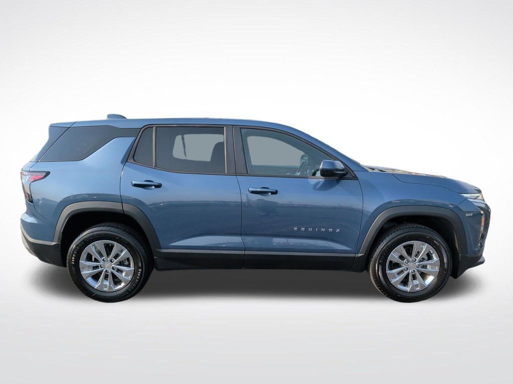 Used 2026 Chevrolet Equinox LT w/ LPO, Floor Liner Package FWD image 9