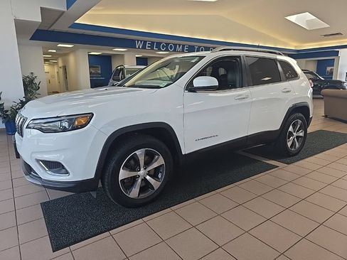 Used 2019 Jeep Cherokee Limited AWD/4WD image 2