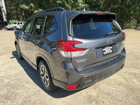 Used 2023 Subaru Forester Premium image 7