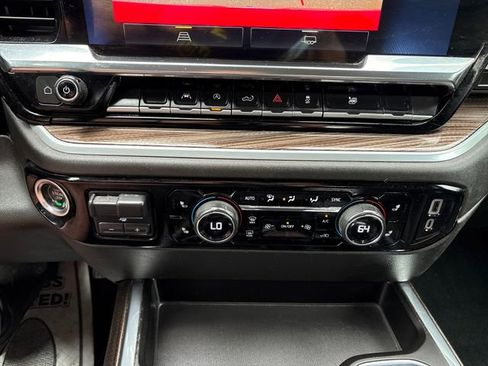 Used 2022 Chevrolet Silverado 1500 LT w/ Protection Package AWD/4WD image 16