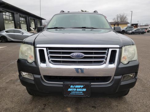 Used 2010 Ford Explorer Sport Trac XLT image 2