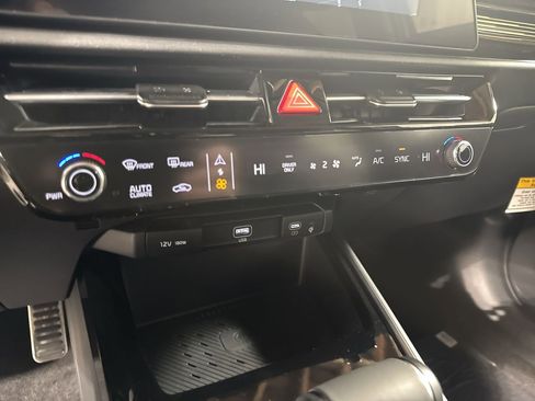 Certified 2025 Kia Niro EX Touring image 24