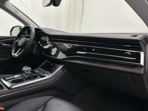 Used 2020 Audi Q8 Premium Plus w/ Premium Plus Package AWD/4WD image 17