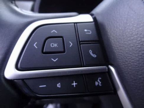 Used 2023 Toyota Highlander LE image 20