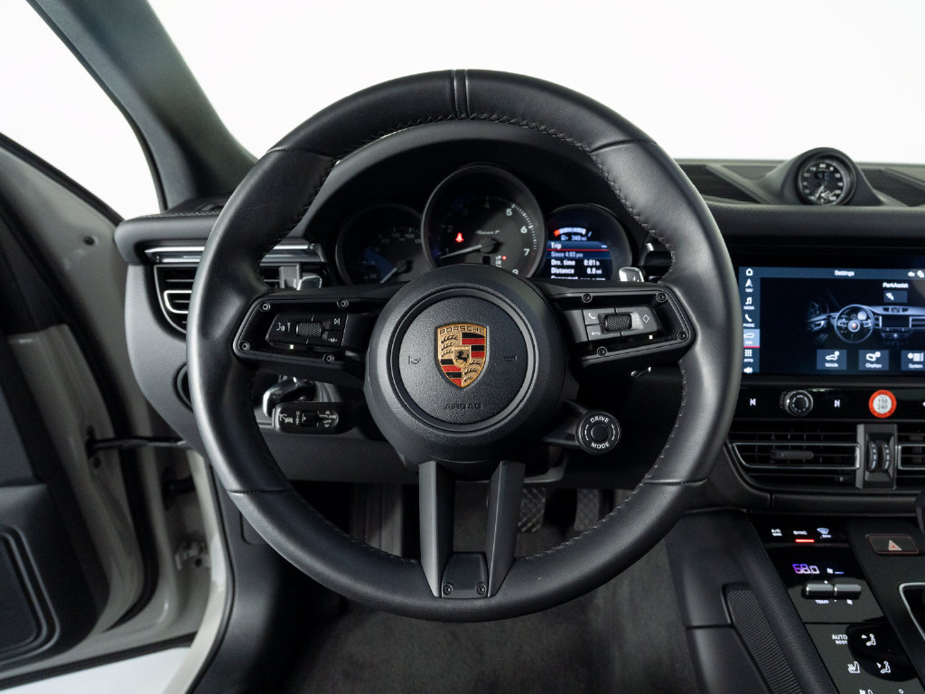 Certified 2026 Porsche Macan Turbo AWD/4WD image 18