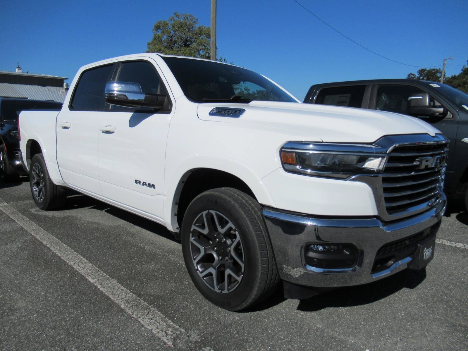 Used 2025 RAM 1500 Laramie AWD/4WD image 1