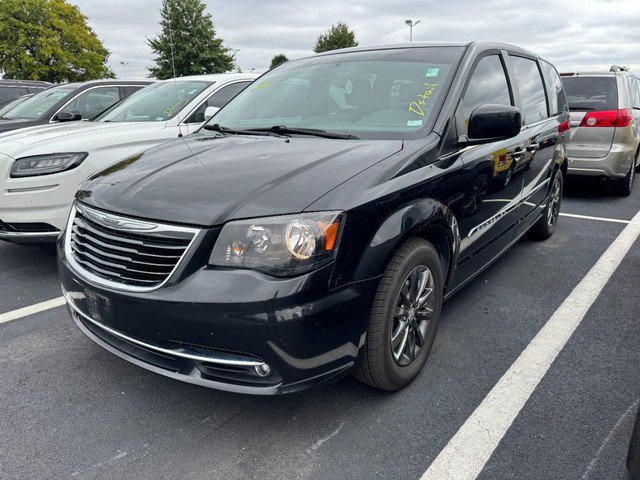 Used 2016 Chrysler Town & Country S w/ Driver Convenience Group FWD image 3