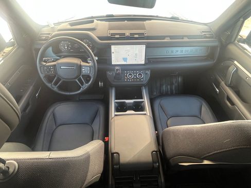 Used 2025 Land Rover Defender 110 V8 image 16