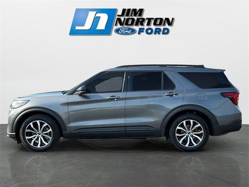 Used 2025 Ford Explorer ST-Line image 11