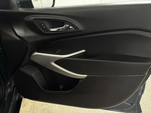 Used 2025 Chevrolet Trax LS image 57