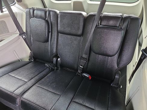 Used 2015 Chrysler Town & Country Touring image 10