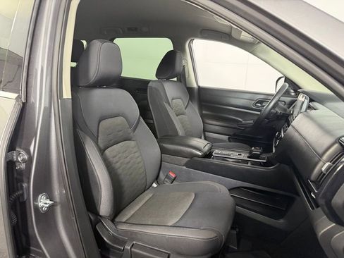 Used 2025 Nissan Pathfinder SV FWD image 29