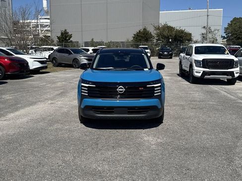 Used 2025 Nissan Kicks SR AWD/4WD image 2