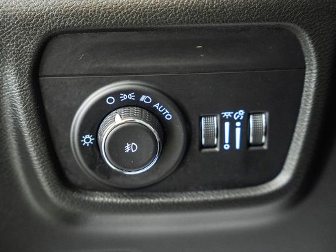 Used 2025 Jeep Grand Cherokee Limited w/ Luxury Tech Group II image 47