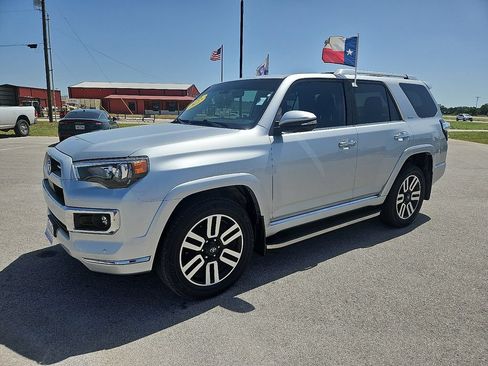 Used 2022 Toyota 4Runner Limited AWD/4WD image 2