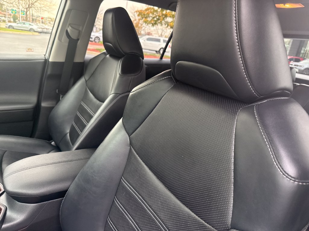 Used 2020 Toyota RAV4 Limited AWD/4WD image 13