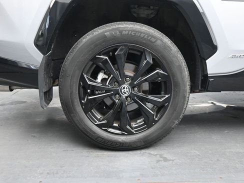 Used 2023 Toyota RAV4 SE image 10