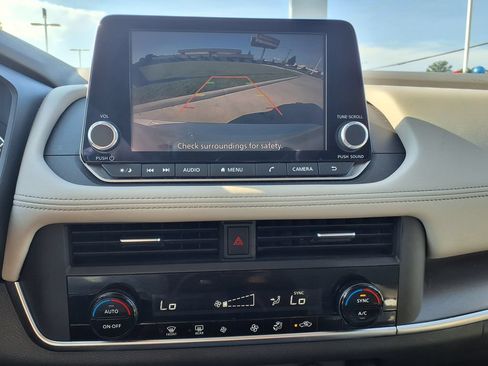 Used 2025 Nissan Rogue SV FWD image 28