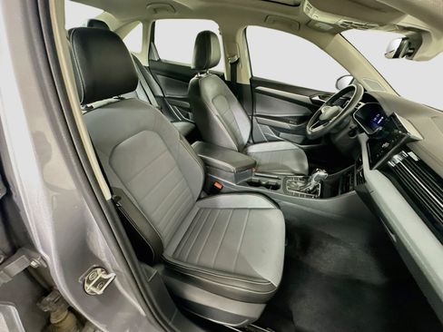 Used 2025 Volkswagen Jetta SE FWD image 31