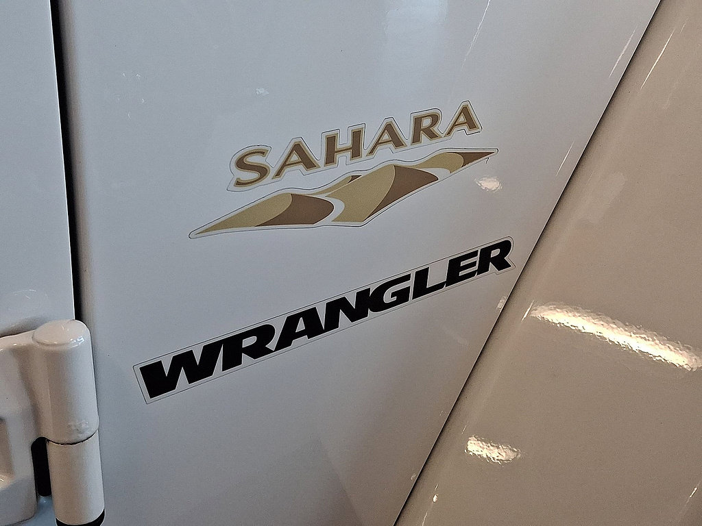 Used 2014 Jeep Wrangler Sahara w/ Dual Top Group AWD/4WD image 30
