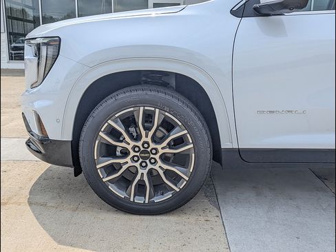New 2026 GMC Acadia Denali Ultimate w/ LPO, Floor Liner Package AWD/4WD image 10