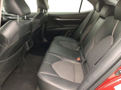 Used 2018 Toyota Camry SE w/ Moonroof Package image 18