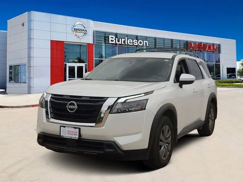 Certified 2025 Nissan Pathfinder SV image 1