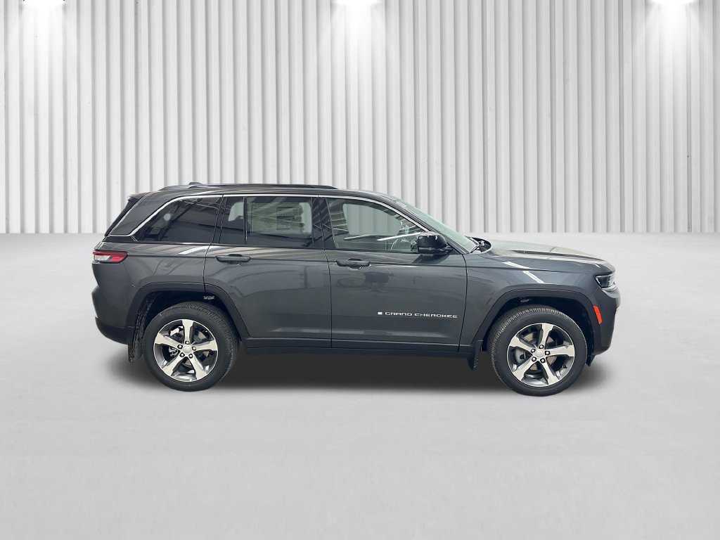New 2026 Jeep Grand Cherokee Limited w/ MOPAR Finishing Package AWD/4WD image 3