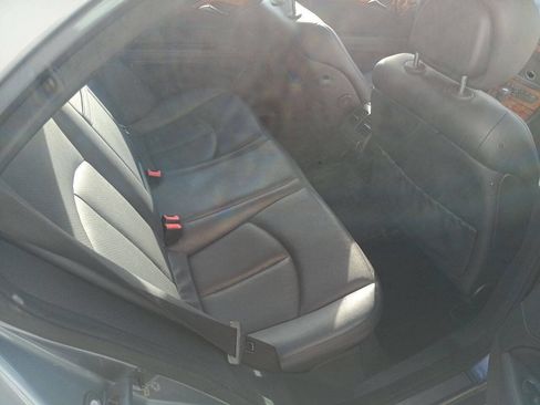 Used 2007 Mercedes-Benz E 350 4MATIC Sedan image 11