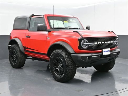 Used 2022 Ford Bronco Wildtrak image 2