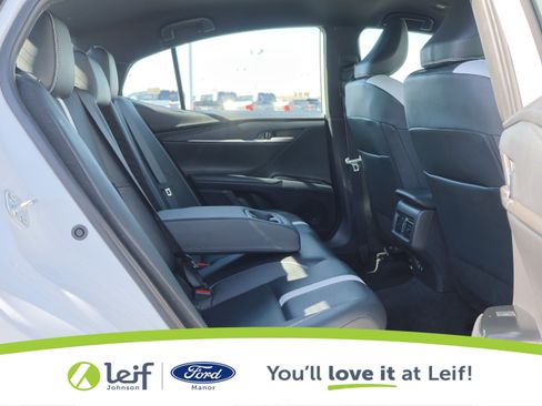 Used 2025 Toyota Camry SE image 32