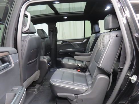 Used 2025 GMC Acadia Denali w/ Super Cruise Package image 10