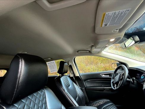 Used 2024 Ford Edge Titanium image 17