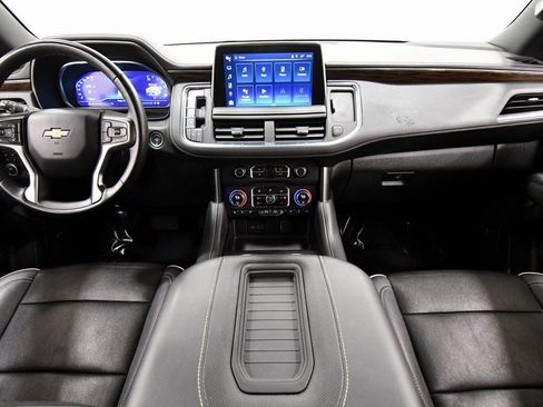 Used 2023 Chevrolet Suburban Premier image 3