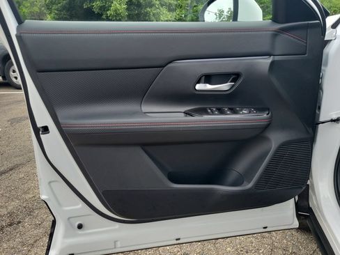 Used 2025 Nissan Kicks SR AWD/4WD image 9