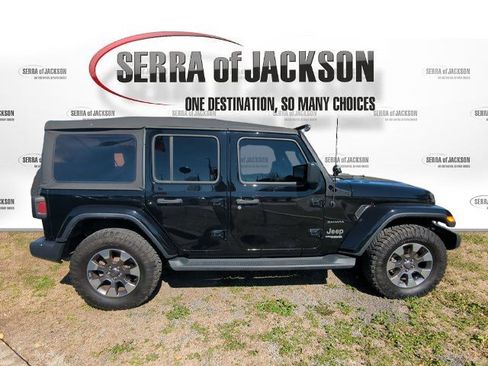 Used 2018 Jeep Wrangler Unlimited Sahara image 8