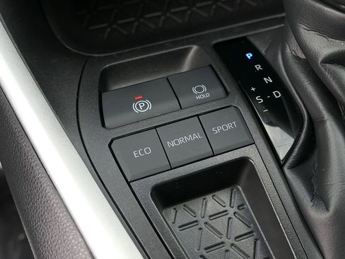 Used 2024 Toyota RAV4 XLE FWD image 19