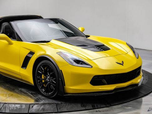 Used 2015 Chevrolet Corvette Z06 w/ 3LZ Preferred Equipment Group RWD image 37