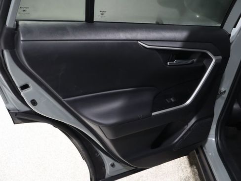 Used 2022 Toyota RAV4 XLE image 17