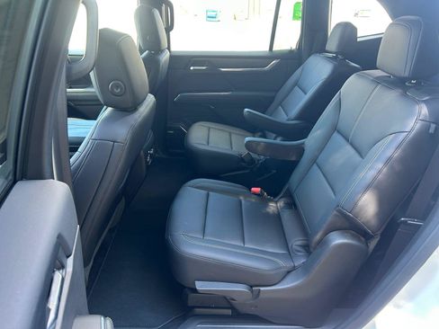 Used 2026 GMC Acadia Elevation w/ Elevation Premium Package AWD/4WD image 16
