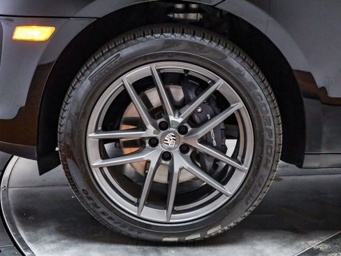 Certified 2025 Porsche Macan Turbo image 8