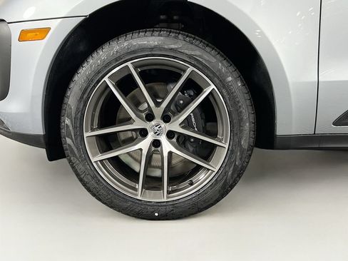 Certified 2026 Porsche Macan AWD/4WD image 33