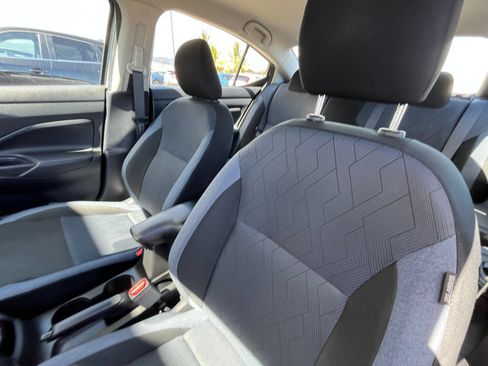 Used 2025 Nissan Versa SV FWD image 33
