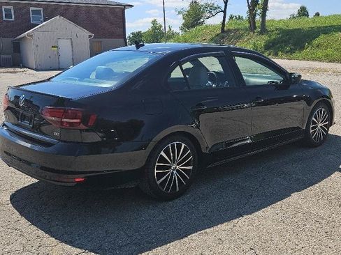 Used 2016 Volkswagen Jetta Sport FWD image 4