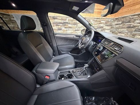 Used 2022 Volkswagen Tiguan SE R-Line AWD/4WD image 14