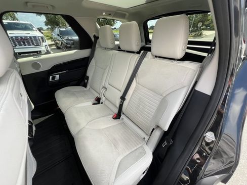 Used 2024 Land Rover Discovery S AWD/4WD image 13