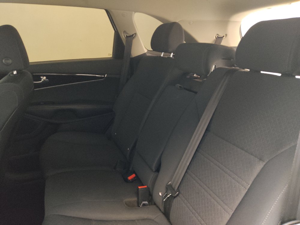 Used 2020 Kia Sorento LX FWD image 18