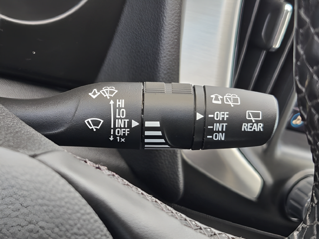 Used 2024 GMC Terrain SLT AWD/4WD image 28