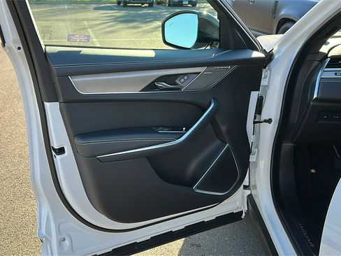 Certified 2025 Jaguar F-PACE R-Dynamic S image 8